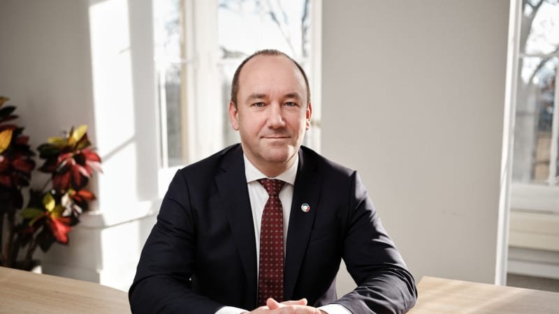 V Česku nikdo šetřit nechce, říká ekonom. Vysvětlil, jak Ukrajinci pomáhají zachránit penze V Česku nikdo šetřit nechce, říká ekonom. Vysvětlil, jak Ukrajinci pomáhají zachránit penze