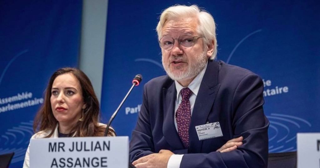 „Vybral som si slobodu pred neuskutočniteľnou spravodlivosťou,“ vyhlásil zakladateľ WikiLeaks Julian Assange v prejave na pôde Rady Európy „Vybral som si slobodu pred neuskutočniteľnou spravodlivosťou,“ vyhlásil zakladateľ WikiLeaks Julian Assange v prejave na pôde Rady Európy