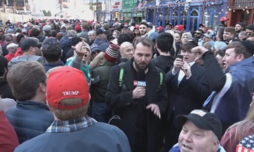 Reportáž z Trumpova volebního mítinku: Příchod štábu CNN Prima NEWS rozzuřil nažhavený dav
