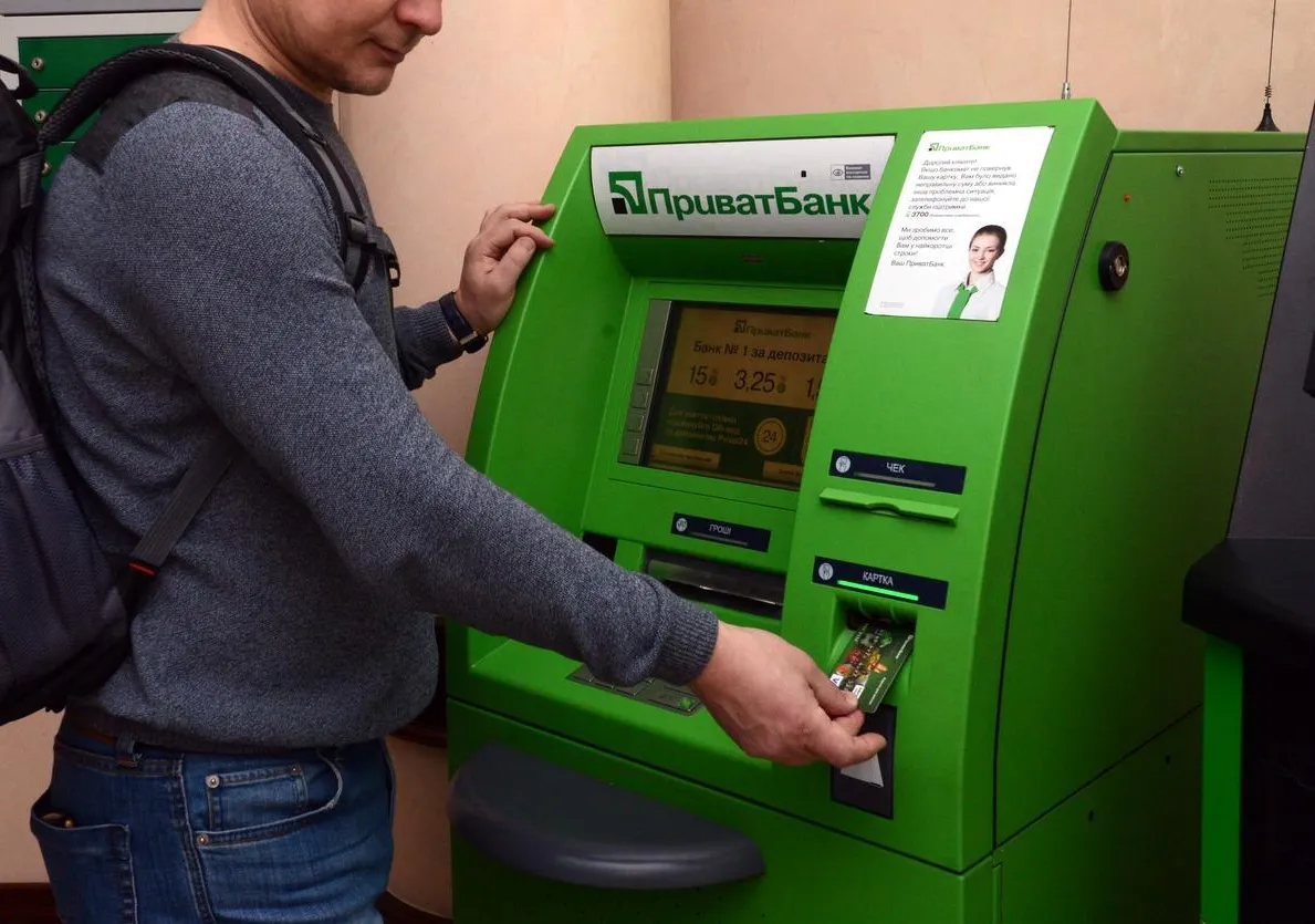 Na Ukrajine začali banky blokovať bankové karty „odopieračov“ Na Ukrajine začali banky blokovať bankové karty „odopieračov“