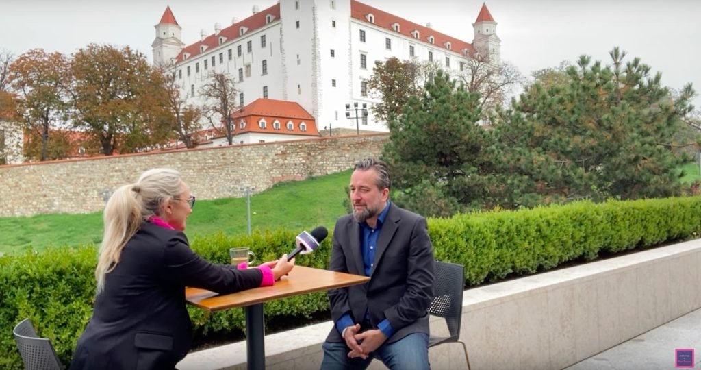 VIDEO: Europoslanec Blaha o slovenskom parlamente v štýle komédie “Slunce, seno, jahody”, rozdieloch a podobnostiach s parlamentom európskym VIDEO: Europoslanec Blaha o slovenskom parlamente v štýle komédie “Slunce, seno, jahody”, rozdieloch a podobnostiach s parlamentom európskym