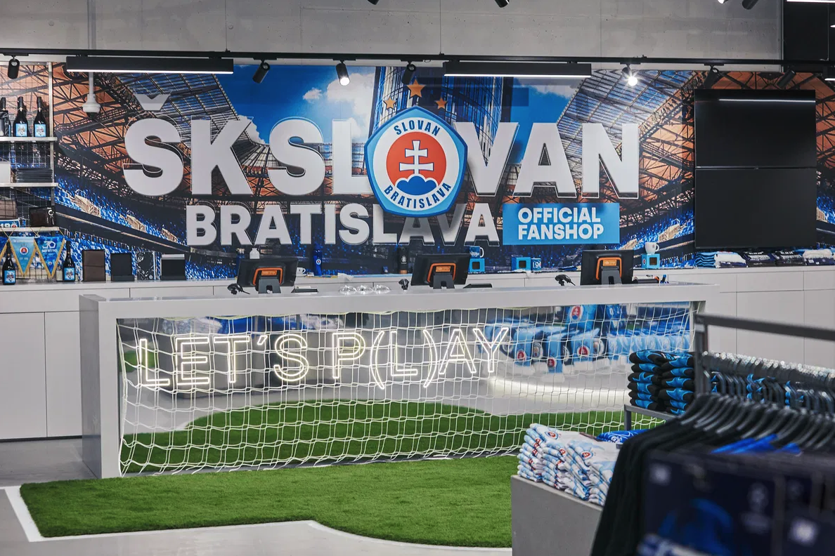 VIDEO ŠPORT.sk bol skontrolovať nový fanshop Slovana Bratislava. Čo na neho hovoria fanúšikovia?