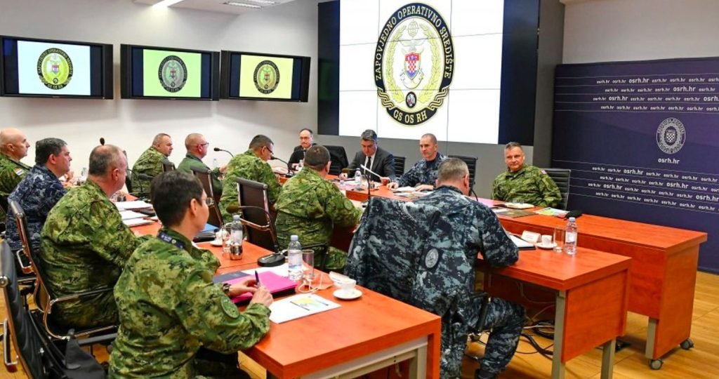 Chorvatskem otřásá skandál. Prezident Zoran Milanović propálil tajné informace o dokumentu NATO, který posílá chorvatské vojáky do války na Ukrajině Chorvatskem otřásá skandál. Prezident Zoran Milanović propálil tajné informace o dokumentu NATO, který posílá chorvatské vojáky do války na Ukrajině