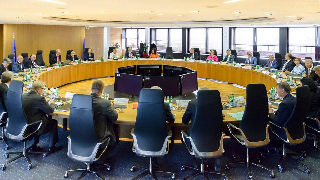 Chybné platby, výdavky aj rastúci dlh. Európske financie sa podľa audítorov zhoršujú Chybné platby, výdavky aj rastúci dlh. Európske financie sa podľa audítorov zhoršujú