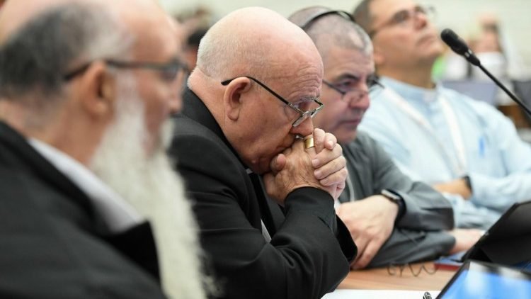 Synoda - zhromaždenie, ktoré objíma bolesť ľudí trpiacich vojnou Synoda – zhromaždenie, ktoré objíma bolesť ľudí trpiacich vojnou