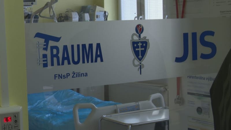 Řádění opilých pacientů v Žilině: Nepříčetná žena zranila sestřičku, muž zaútočil na sanitáře