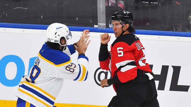 Bitka, randál, krásné góly, šance pro Kulicha a výhra Devils. NHL v Praze bavila i bez Paláta Bitka, randál, krásné góly, šance pro Kulicha a výhra Devils. NHL v Praze bavila i bez Paláta