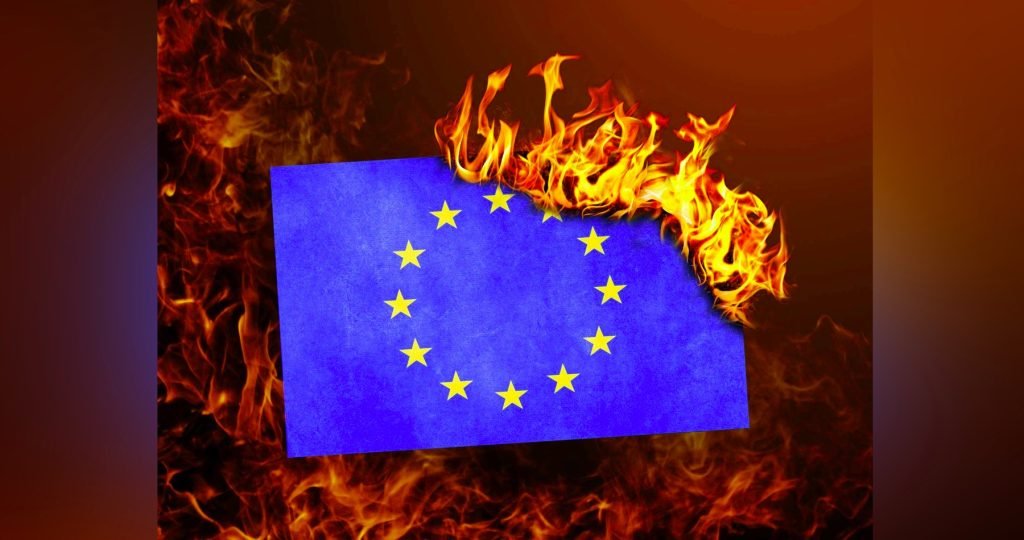 EU padá do ekonomické pasti. Lídri evropských států se ale zatím nemohou dohodnout na způsobu řešení. Šéfka Evropské komise Ursula von der Leyenovou bude v debatě s nimi vysvětlovat, jaké kroky v blízké budoucnosti plánuje EU padá do ekonomické pasti. Lídri evropských států se ale zatím nemohou dohodnout na způsobu řešení. Šéfka Evropské komise Ursula von der Leyenovou bude v debatě s nimi vysvětlovat, jaké kroky v blízké budoucnosti plánuje