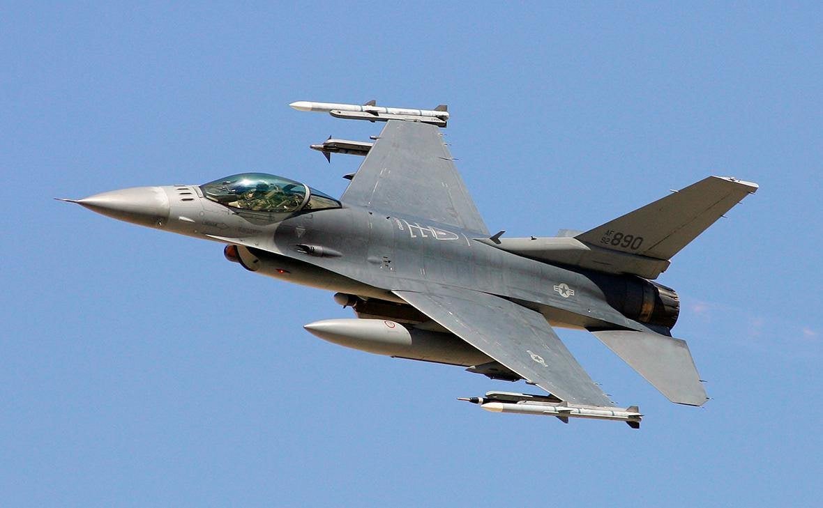 NYT: Rusko zaútočilo na ukrajinskú leteckú základňu — mali tam doraziť nové F-16 NYT: Rusko zaútočilo na ukrajinskú leteckú základňu — mali tam doraziť nové F-16
