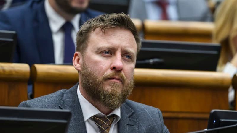 „Ficův konspirátor“ Kotlár: Covid tvořili i na Ukrajině, vakcíny jsou biologická zbraň „Ficův konspirátor“ Kotlár: Covid tvořili i na Ukrajině, vakcíny jsou biologická zbraň