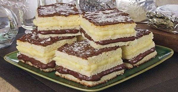 U nás veľmi obľúbený, dvojfarebný zákusok „MAŠKŔTKO“ vždy s lahodnou príchuťou vanilky a čokolády!