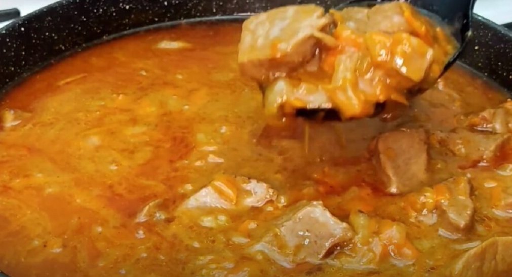 Recept na fantastický babičkin tradičný guláš: Takto ho robí už vlastne cele dekády a nám chutí úplne najviac! Recept na fantastický babičkin tradičný guláš: Takto ho robí už vlastne cele dekády a nám chutí úplne najviac!