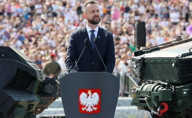 Poľský vicepremiér: Ukrajinci jazdia na najdrahších autách a relaxujú v 5-hviezdičkových hoteloch Poľský vicepremiér: Ukrajinci jazdia na najdrahších autách a relaxujú v 5-hviezdičkových hoteloch