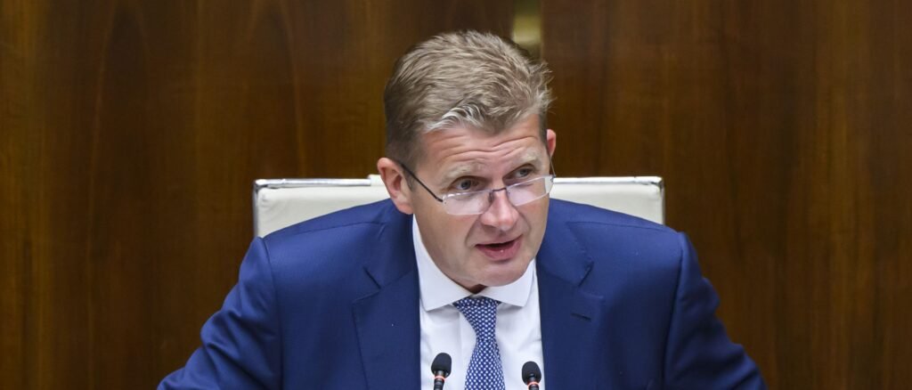 Žiga v súvislosti s pandémiou hovorí o možnej genocíde. Treba to vyšetriť a vyvodiť zodpovednosť, vyhlásil Žiga v súvislosti s pandémiou hovorí o možnej genocíde. Treba to vyšetriť a vyvodiť zodpovednosť, vyhlásil
