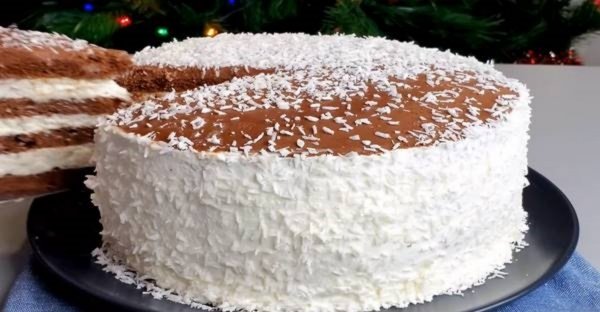 Kakaová tortička so smotanovým krémom a kokosovými pilinkami: Nemá fakt žiadnu chybu! Kakaová tortička so smotanovým krémom a kokosovými pilinkami: Nemá fakt žiadnu chybu!