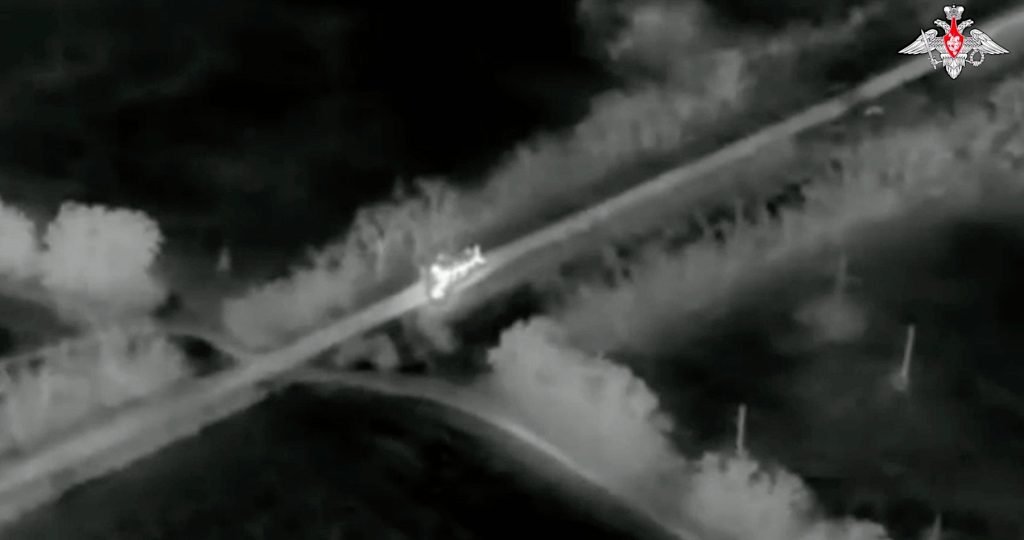 VIDEO: Ruská armáda jediným presným zásahom kamikadze dronu zlikvidovala v Charkovskej oblasti americké obrnené bojové vozidlo Stryker VIDEO: Ruská armáda jediným presným zásahom kamikadze dronu zlikvidovala v Charkovskej oblasti americké obrnené bojové vozidlo Stryker