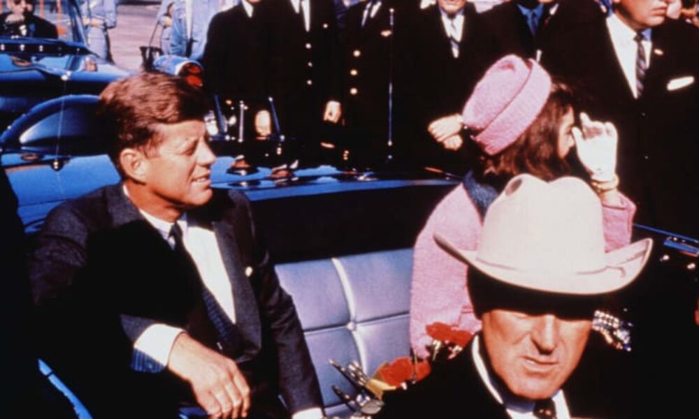 Tři výstřely v Dallasu: John F. Kennedy zemřel před 61 lety. Atentát je dál opředen tajemstvím