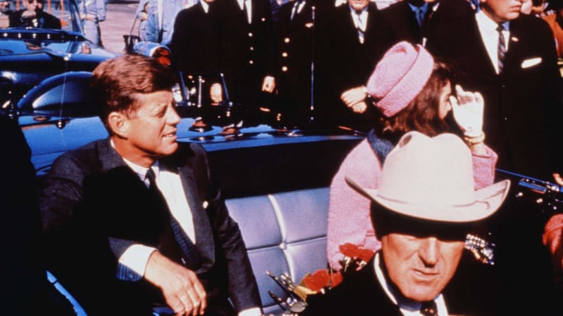 Tři výstřely v Dallasu: John F. Kennedy zemřel před 61 lety. Atentát je dál opředen tajemstvím