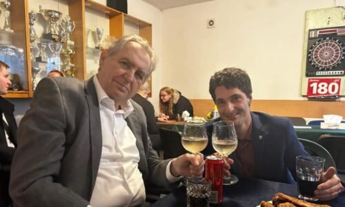 Zeman oslavil se svým největším fanouškem třicetiny. Při předávání dárku došlo na slzy dojetí