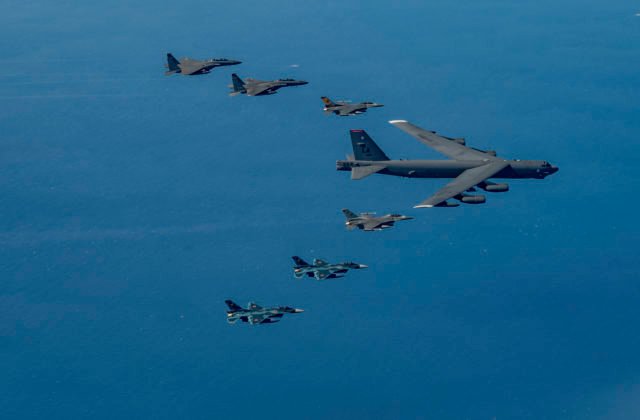 211604_koreas_tensions_15538-640x420.jpg USA posilňujú vojenskú prítomnosť na Blízkom východe, vyslať chcú bombardéry aj torpédoborce