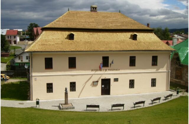 224743_titulka-spisska-bela-1-640x420.jpg Múzeum J. M. Petzvala v Spišskej Belej po 60 rokoch končí, doplatilo na šetrenie Šimkovičovej ministerstva