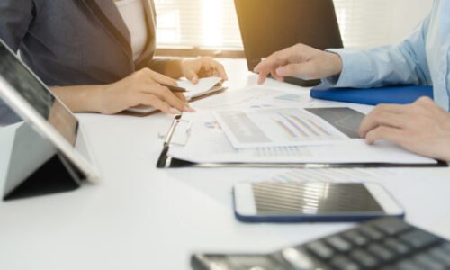 Inšpektoráty práce vlani odhalili viac ako 800 zamestnávateľov, ktorí nelegálne zamestnávali takmer 1 400 osôb