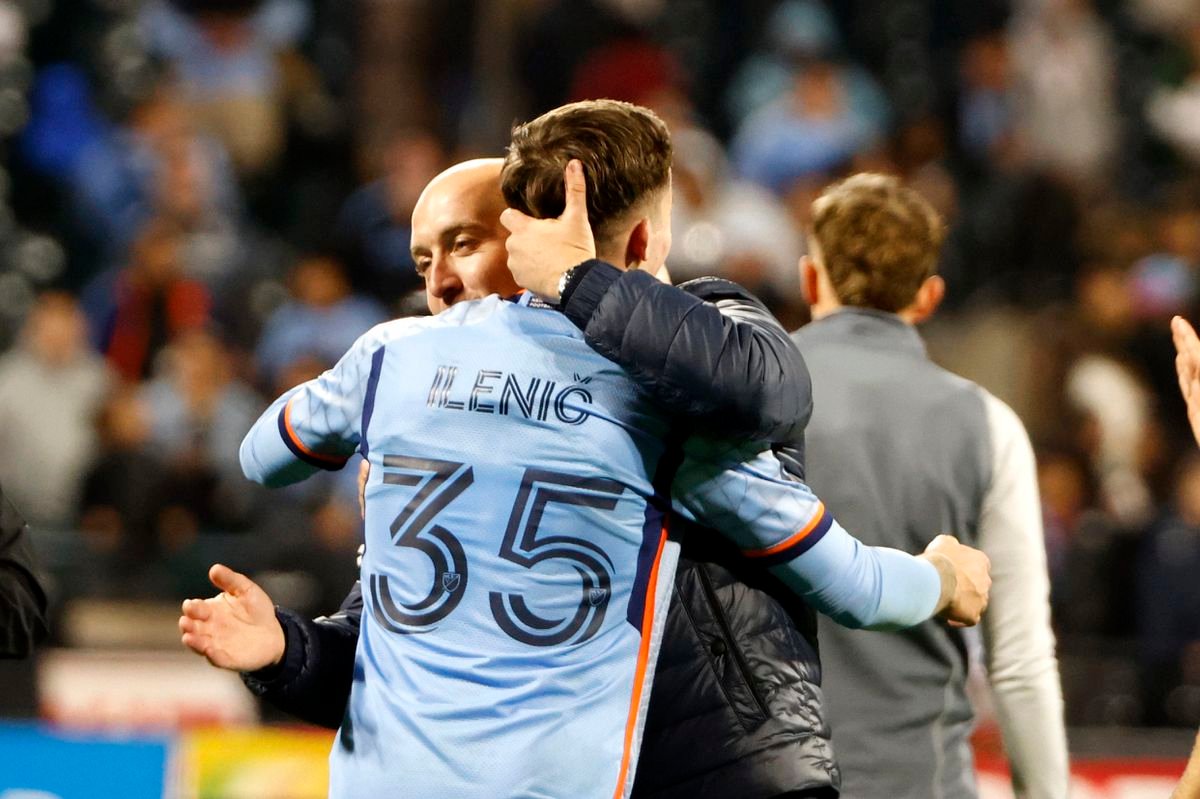 Tréner New York City FC skončil na lavičke po prehre s mestským rivalom