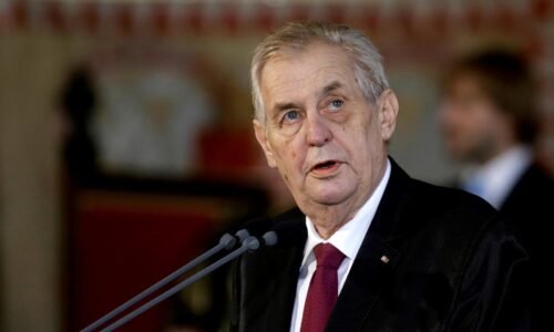 Pád komunizmu sa odohral bez násilia, zdôraznili Gašparovič a Zeman. Bol to boj za slobodu