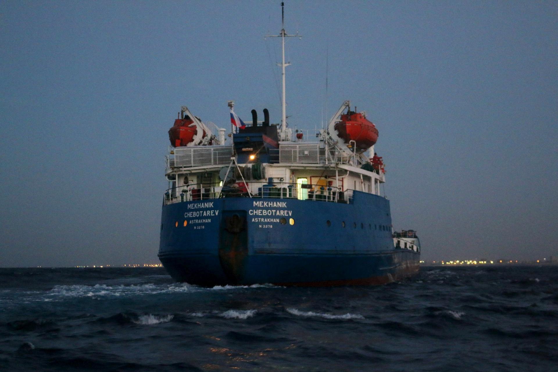 Europarlament žiada cielenejšie sankcie proti tieňovej flotile Ruska