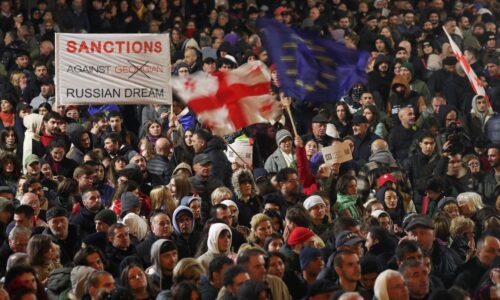 Tisíce ľudí v Tbilisi vyšli opäť do ulíc, žiadali nové voľby