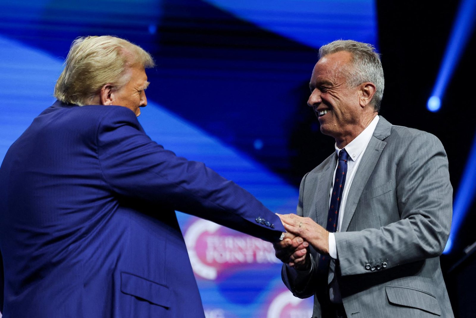 Trump za ministra zdravotníctva nominoval Roberta Kennedyho mladšieho, ktorý šíril dezinformácie o vakcínach Trump za ministra zdravotníctva nominoval Roberta Kennedyho mladšieho, ktorý šíril dezinformácie o vakcínach