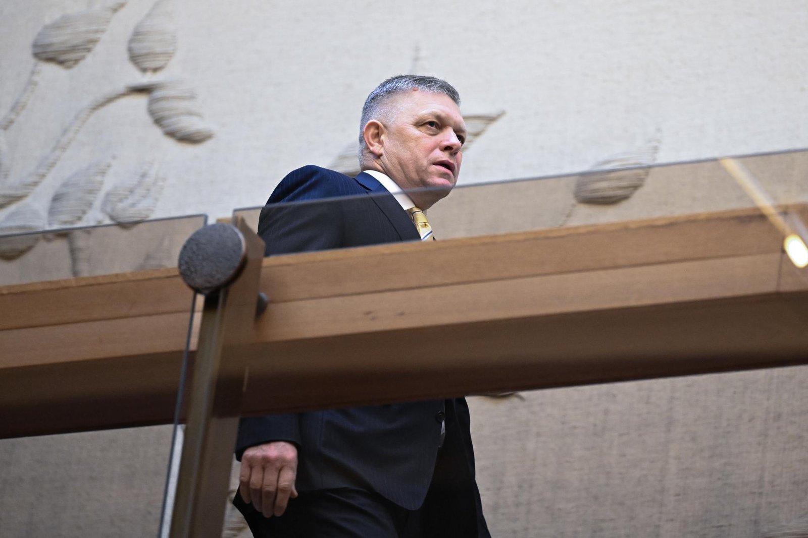 Stretnutie Fica s poslancami okolo Huliaka malo skončiť bez dohody. Rozhovory budú pokračovať Stretnutie Fica s poslancami okolo Huliaka malo skončiť bez dohody. Rozhovory budú pokračovať