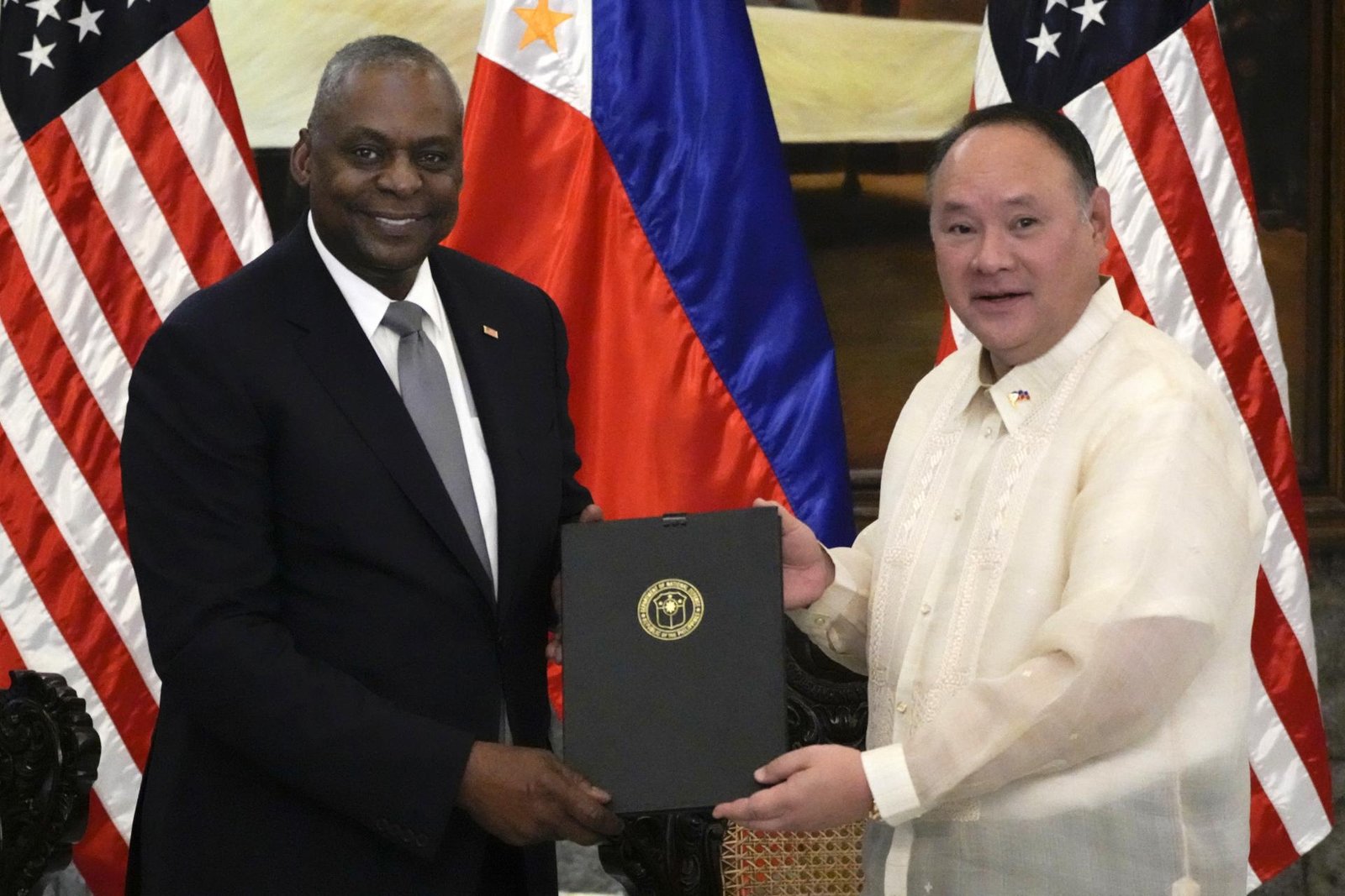 USA a Filipíny podpísali dohodu o zdieľaní vojenských spravodajských informácií USA a Filipíny podpísali dohodu o zdieľaní vojenských spravodajských informácií