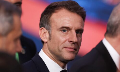 Macron vyzval Putina, aby pri Ukrajine „počúval rozum“. Rusko má svoju zodpovednosť, vyhlásil