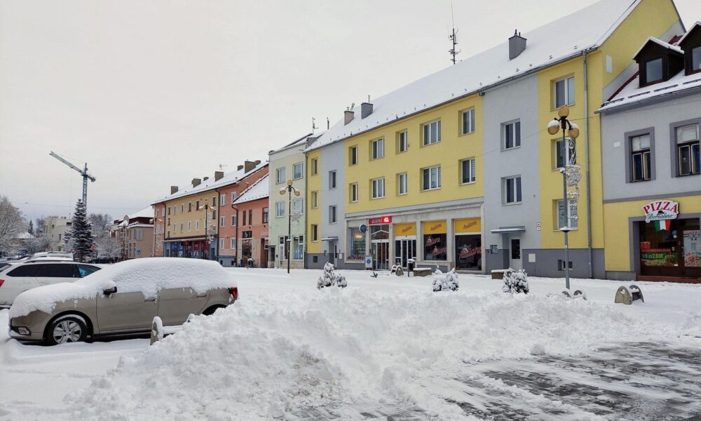 Meteorológovia upozorňujú na sneženie, vietor, snehové jazyky a záveje