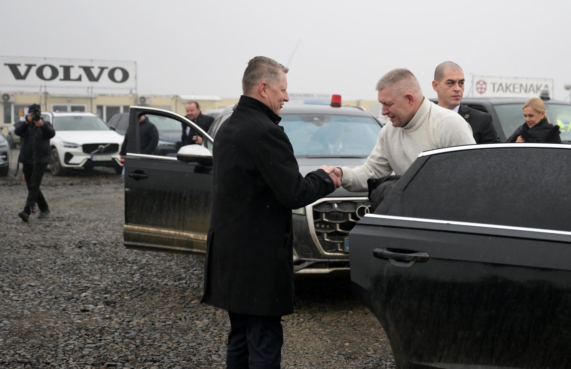 Fico podá trestné oznámenie. Ide o výstavbou závodu Volvo