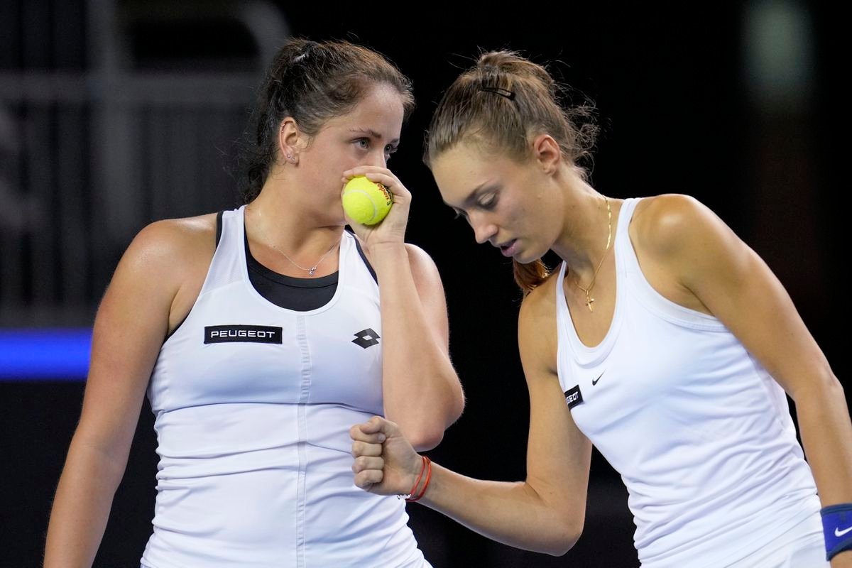 ONLINE Viktória Hrunčáková, Tereza Mihalíková – Olivia Nichollsová, Heather Watsonová / Pohár Billie Jean Kingovej
