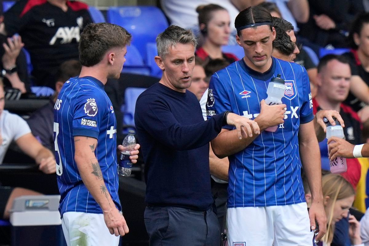 Nováčik Premier League má špeciálneho vyjednávača. Slávny spevák už presvedčil jedného hráča