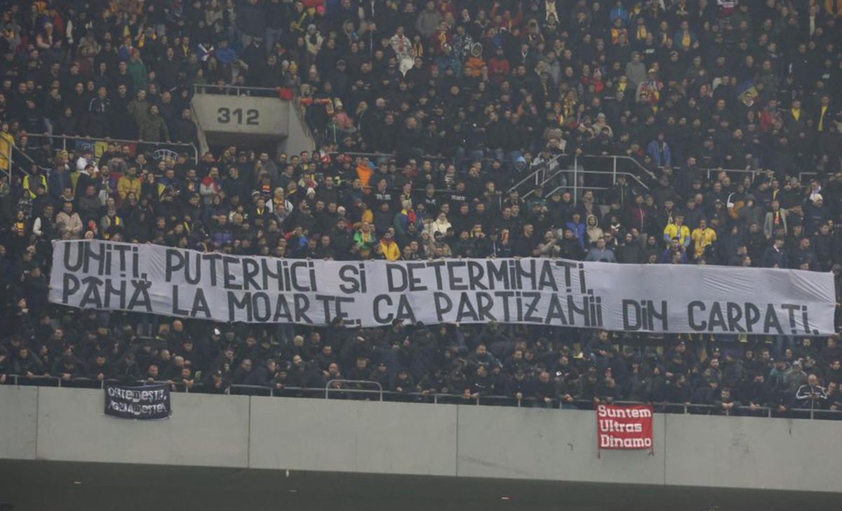 Prosrbské skandovanie na adresu futbalistov Kosova. Lucescu: Kosovskí futbalisti nedohrali duel zámerne