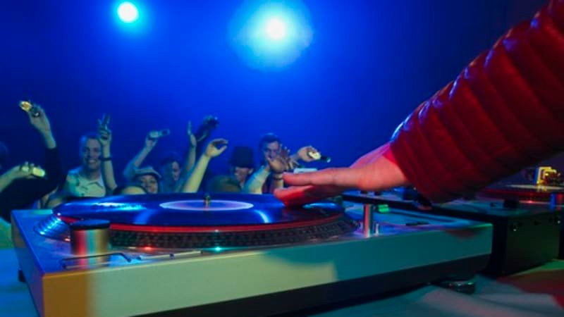 Po krátké nemoci zemřel DJ Myclick. Kolegové jsou v šoku, jedinečný člověk, vzpomínají Po krátké nemoci zemřel DJ Myclick. Kolegové jsou v šoku, jedinečný člověk, vzpomínají