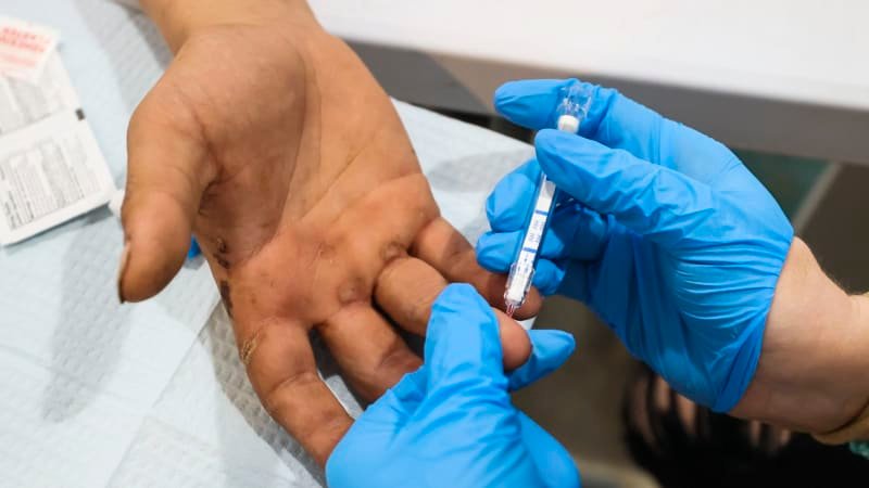 Virus gayů? To už neplatí, říkají experti o HIV. Ročně v Česku testy odhalí 250 infikovaných Virus gayů? To už neplatí, říkají experti o HIV. Ročně v Česku testy odhalí 250 infikovaných
