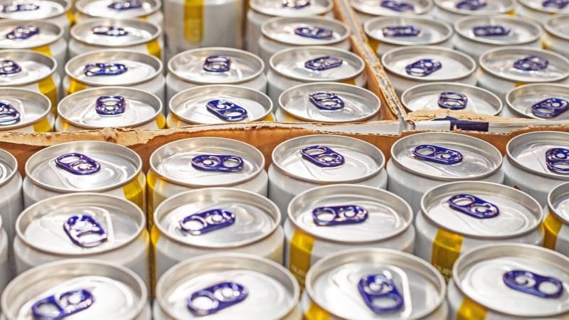 Děti vytloukají energydrinky klín klínem, hájí zpřísnění Zajíčková. Přitvrdí ještě pravidla? Děti vytloukají energydrinky klín klínem, hájí zpřísnění Zajíčková. Přitvrdí ještě pravidla?