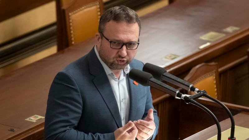 Ostrá hádka ve Sněmovně: Nekřičte na mě, pustil se Jurečka do Babiše. Schytal to i Skopeček Ostrá hádka ve Sněmovně: Nekřičte na mě, pustil se Jurečka do Babiše. Schytal to i Skopeček