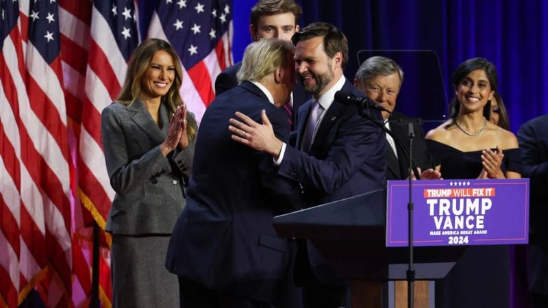 Z „nuly“ viceprezidentem. J. D. Vance je symbolem amerického snu, Trumpa dřív nesnášel Z „nuly“ viceprezidentem. J. D. Vance je symbolem amerického snu, Trumpa dřív nesnášel