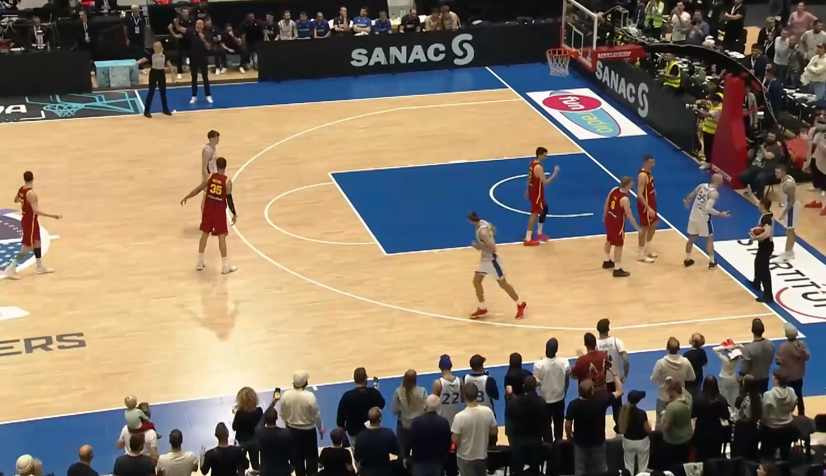 VIDEO Pozrite si ešte raz, ako Slováci neuveriteľne stratili vedenie 0,4 sekundy pred koncom