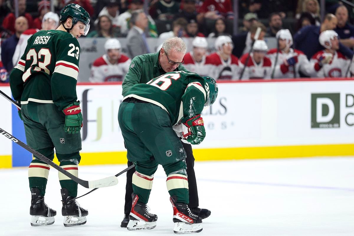 V zápase proti Slafkovskému sa zranil. Zuccarello bude Minnesote chýbať dlhšiu dobu