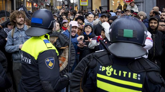 “Pogrom” alebo provokácia Mossadu? Kto skutočne zinscenoval nepokoje v Amsterdame?