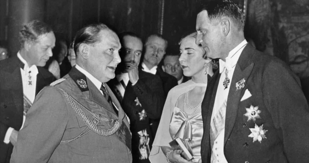 Dánsky korunný princ Frederik a korunná princezná Ingrid podporovali Adolfa Hitlera a nacistické Nemecko viac, ako sa doteraz predpokladalo, píše sa v novej knihe dánskeho novinára. Dánsky korunný princ Frederik a korunná princezná Ingrid podporovali Adolfa Hitlera a nacistické Nemecko viac, ako sa doteraz predpokladalo, píše sa v novej knihe dánskeho novinára.
