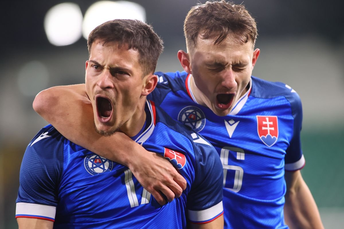 Do Trenčína mieri futbalová elita, zavíta na duel Slovenska s Portugalskom top návšteva roka?