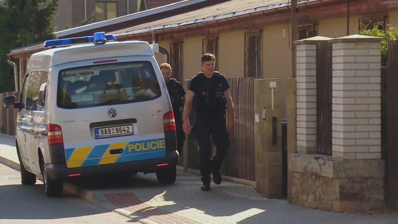 Vražda novorozence v Dobrušce: O těhotenství rodina nevěděla. Promluvila babička ženy Vražda novorozence v Dobrušce: O těhotenství rodina nevěděla. Promluvila babička ženy